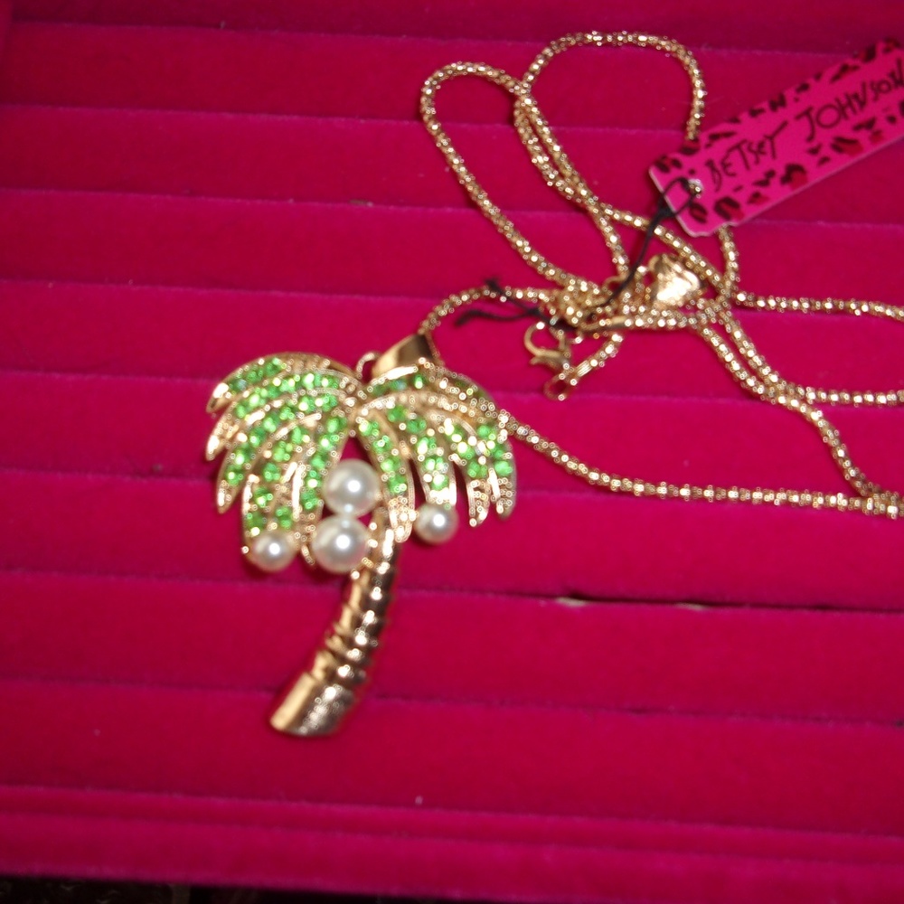 Palm tree necklace